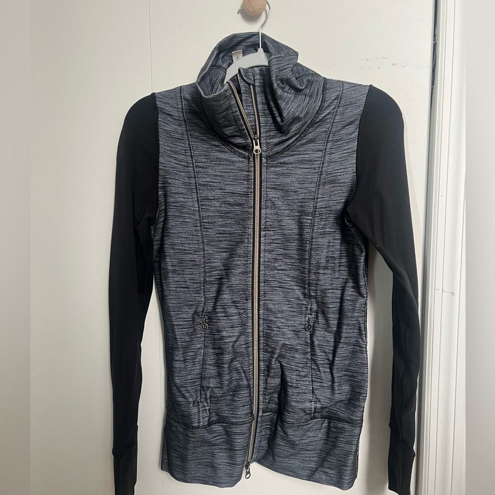 Lululemon jacket. Size 4. Worn twice.